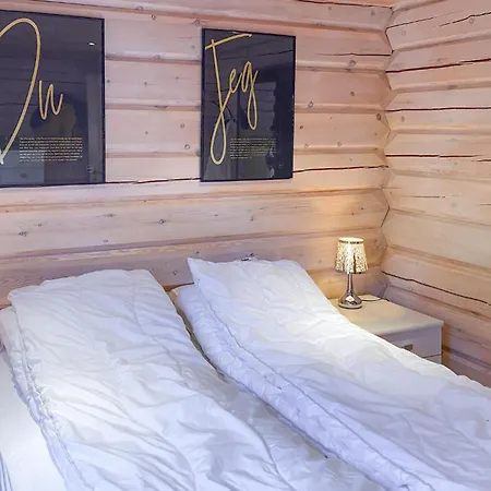 Amazing In Straumgjerde With Jacuzzi Holiday home Brunstad