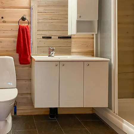 Amazing In Straumgjerde With Jacuzzi Holiday home